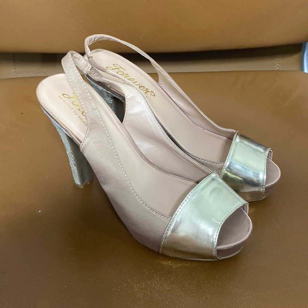 Size 9 Forever Paula Abdul Nude/Gold Pump Heels Slightly Used 2-7